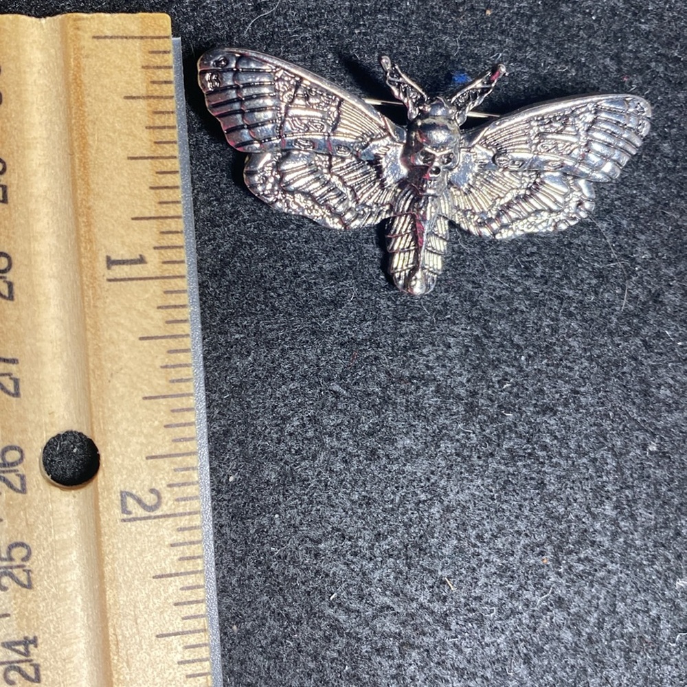 Moth Brooch - Picture 3 of 4